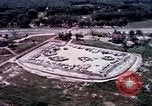 Standbild O-1E Flugzeug aus während des Betriebs Attleboro Dau Tieng Landebahn Vietnam, 1966, aus Sekunde 21 historischem Filmmaterial Videoclip 65675026869