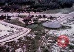 Standbild O-1E Flugzeug aus während des Betriebs Attleboro Dau Tieng Landebahn Vietnam, 1966, aus Sekunde 26 historischem Filmmaterial Videoclip 65675026869
