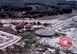 Standbild O-1E Flugzeug aus während des Betriebs Attleboro Dau Tieng Landebahn Vietnam, 1966, aus Sekunde 27 historischem Filmmaterial Videoclip 65675026869