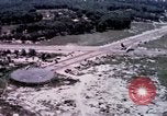 Standbild O-1E Flugzeug aus während des Betriebs Attleboro Dau Tieng Landebahn Vietnam, 1966, aus Sekunde 30 historischem Filmmaterial Videoclip 65675026869