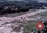 Standbild O-1E Flugzeug aus während des Betriebs Attleboro Dau Tieng Landebahn Vietnam, 1966, aus Sekunde 34 historischem Filmmaterial Videoclip 65675026869