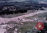 Standbild O-1E Flugzeug aus während des Betriebs Attleboro Dau Tieng Landebahn Vietnam, 1966, aus Sekunde 35 historischem Filmmaterial Videoclip 65675026869