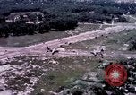 Standbild O-1E Flugzeug aus während des Betriebs Attleboro Dau Tieng Landebahn Vietnam, 1966, aus Sekunde 36 historischem Filmmaterial Videoclip 65675026869