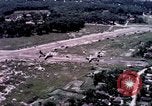 Standbild O-1E Flugzeug aus während des Betriebs Attleboro Dau Tieng Landebahn Vietnam, 1966, aus Sekunde 38 historischem Filmmaterial Videoclip 65675026869