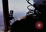 Standbild O-1E Flugzeug aus während des Betriebs Attleboro Dau Tieng Landebahn Vietnam, 1966, aus Sekunde 62 historischem Filmmaterial Videoclip 65675026869