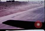 Standbild Aktivitäten der Piloten im Cockpit der C-123-Ebene Dau Tieng Vietnam, 1966, aus Sekunde 4 historischem Filmmaterial Videoclip 65675026870