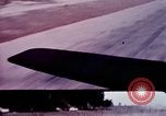 Standbild Aktivitäten der Piloten im Cockpit der C-123-Ebene Dau Tieng Vietnam, 1966, aus Sekunde 7 historischem Filmmaterial Videoclip 65675026870