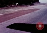 Standbild Aktivitäten der Piloten im Cockpit der C-123-Ebene Dau Tieng Vietnam, 1966, aus Sekunde 9 historischem Filmmaterial Videoclip 65675026870