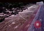 Standbild Aktivitäten der Piloten im Cockpit der C-123-Ebene Dau Tieng Vietnam, 1966, aus Sekunde 18 historischem Filmmaterial Videoclip 65675026870