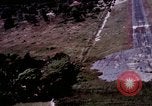 Standbild Aktivitäten der Piloten im Cockpit der C-123-Ebene Dau Tieng Vietnam, 1966, aus Sekunde 24 historischem Filmmaterial Videoclip 65675026870