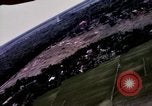 Standbild Aktivitäten der Piloten im Cockpit der C-123-Ebene Dau Tieng Vietnam, 1966, aus Sekunde 29 historischem Filmmaterial Videoclip 65675026870