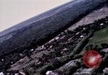 Standbild Aktivitäten der Piloten im Cockpit der C-123-Ebene Dau Tieng Vietnam, 1966, aus Sekunde 33 historischem Filmmaterial Videoclip 65675026870