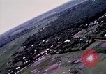 Standbild Aktivitäten der Piloten im Cockpit der C-123-Ebene Dau Tieng Vietnam, 1966, aus Sekunde 37 historischem Filmmaterial Videoclip 65675026870