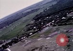 Standbild Aktivitäten der Piloten im Cockpit der C-123-Ebene Dau Tieng Vietnam, 1966, aus Sekunde 38 historischem Filmmaterial Videoclip 65675026870