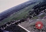 Standbild Aktivitäten der Piloten im Cockpit der C-123-Ebene Dau Tieng Vietnam, 1966, aus Sekunde 39 historischem Filmmaterial Videoclip 65675026870