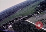 Standbild Aktivitäten der Piloten im Cockpit der C-123-Ebene Dau Tieng Vietnam, 1966, aus Sekunde 40 historischem Filmmaterial Videoclip 65675026870