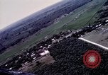 Standbild Aktivitäten der Piloten im Cockpit der C-123-Ebene Dau Tieng Vietnam, 1966, aus Sekunde 41 historischem Filmmaterial Videoclip 65675026870