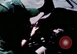 Standbild Aktivitäten der Piloten im Cockpit der C-123-Ebene Dau Tieng Vietnam, 1966, aus Sekunde 43 historischem Filmmaterial Videoclip 65675026870