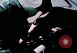 Standbild Aktivitäten der Piloten im Cockpit der C-123-Ebene Dau Tieng Vietnam, 1966, aus Sekunde 44 historischem Filmmaterial Videoclip 65675026870