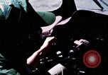 Standbild Aktivitäten der Piloten im Cockpit der C-123-Ebene Dau Tieng Vietnam, 1966, aus Sekunde 50 historischem Filmmaterial Videoclip 65675026870
