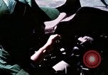Standbild Aktivitäten der Piloten im Cockpit der C-123-Ebene Dau Tieng Vietnam, 1966, aus Sekunde 51 historischem Filmmaterial Videoclip 65675026870