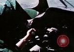 Standbild Aktivitäten der Piloten im Cockpit der C-123-Ebene Dau Tieng Vietnam, 1966, aus Sekunde 54 historischem Filmmaterial Videoclip 65675026870