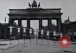 Immagine di Unicyclists Berlino Germania, 1930, secondo 5 filmato di repertorio 65675026884