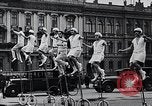 Immagine di Unicyclists Berlino Germania, 1930, secondo 13 filmato di repertorio 65675026884