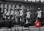 Immagine di Unicyclists Berlino Germania, 1930, secondo 14 filmato di repertorio 65675026884