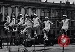 Immagine di Unicyclists Berlino Germania, 1930, secondo 16 filmato di repertorio 65675026884