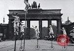 Immagine di Unicyclists Berlino Germania, 1930, secondo 19 filmato di repertorio 65675026884