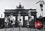 Immagine di Unicyclists Berlino Germania, 1930, secondo 21 filmato di repertorio 65675026884
