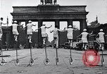 Immagine di Unicyclists Berlino Germania, 1930, secondo 26 filmato di repertorio 65675026884