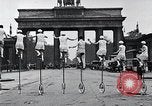 Immagine di Unicyclists Berlino Germania, 1930, secondo 28 filmato di repertorio 65675026884