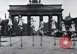 Immagine di Unicyclists Berlino Germania, 1930, secondo 31 filmato di repertorio 65675026884