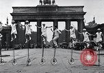 Immagine di Unicyclists Berlino Germania, 1930, secondo 32 filmato di repertorio 65675026884