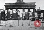Immagine di Unicyclists Berlino Germania, 1930, secondo 33 filmato di repertorio 65675026884