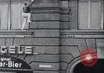 Standbild gefährliche Leistung Berlin Deutschland, 1930, aus Sekunde 17 historischem Filmmaterial Videoclip 65675026888