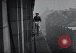 Standbild gefährliche Leistung Berlin Deutschland, 1930, aus Sekunde 52 historischem Filmmaterial Videoclip 65675026888
