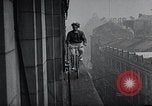 Standbild gefährliche Leistung Berlin Deutschland, 1930, aus Sekunde 53 historischem Filmmaterial Videoclip 65675026888