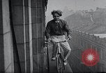 Standbild gefährliche Leistung Berlin Deutschland, 1930, aus Sekunde 55 historischem Filmmaterial Videoclip 65675026888