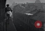 Standbild gefährliche Leistung Berlin Deutschland, 1930, aus Sekunde 61 historischem Filmmaterial Videoclip 65675026888