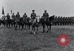 Standbild Generäle Inspektion US3 Armee Truppen Frankreich, 1918, aus Sekunde 3 historischem Filmmaterial Videoclip 65675026889