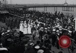 Standbild Körper von Edith Louisa Cavell Norwich England, 1919, aus Sekunde 29 historischem Filmmaterial Videoclip 65675026892