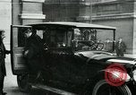 Standbild Ankunft der Würdenträger Paris Frankreich, 1919, aus Sekunde 1 historischem Filmmaterial Videoclip 65675026904