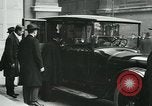 Standbild Ankunft der Würdenträger Paris Frankreich, 1919, aus Sekunde 4 historischem Filmmaterial Videoclip 65675026904