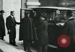 Standbild Ankunft der Würdenträger Paris Frankreich, 1919, aus Sekunde 12 historischem Filmmaterial Videoclip 65675026904