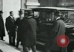 Standbild Ankunft der Würdenträger Paris Frankreich, 1919, aus Sekunde 14 historischem Filmmaterial Videoclip 65675026904