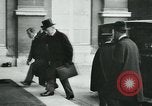 Standbild Ankunft der Würdenträger Paris Frankreich, 1919, aus Sekunde 18 historischem Filmmaterial Videoclip 65675026904