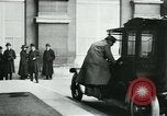 Standbild Ankunft der Würdenträger Paris Frankreich, 1919, aus Sekunde 27 historischem Filmmaterial Videoclip 65675026904